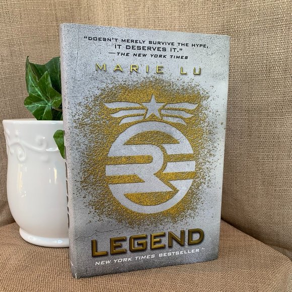 RARE Legend Trilogy Box Set with Bonus book - Picture 6 of 9